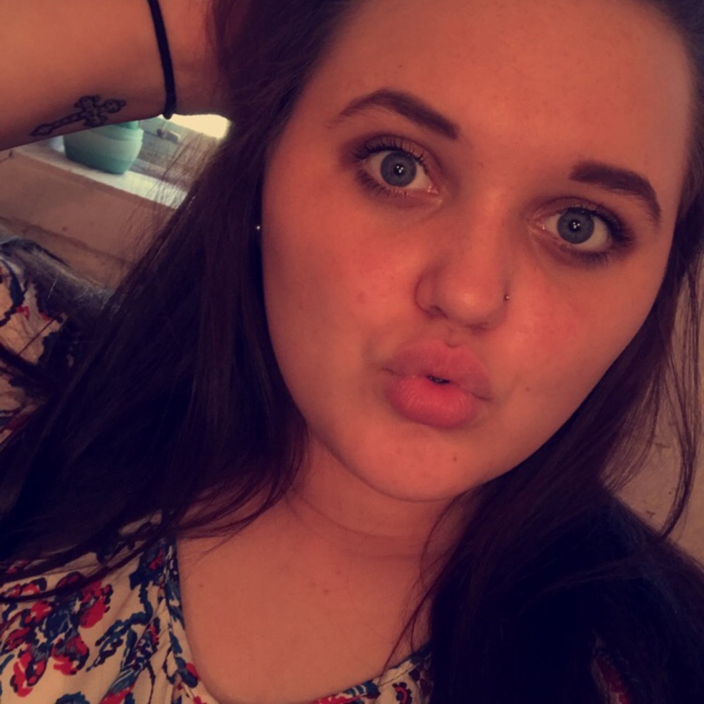 Meet your Posher, Hollie